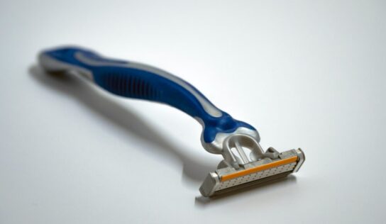 How to Get a Blade Out of a Razor