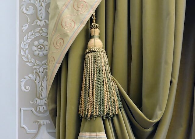 green curtain