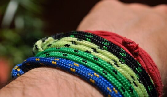 How to Make a Paracord Bracelet Without a Buckle